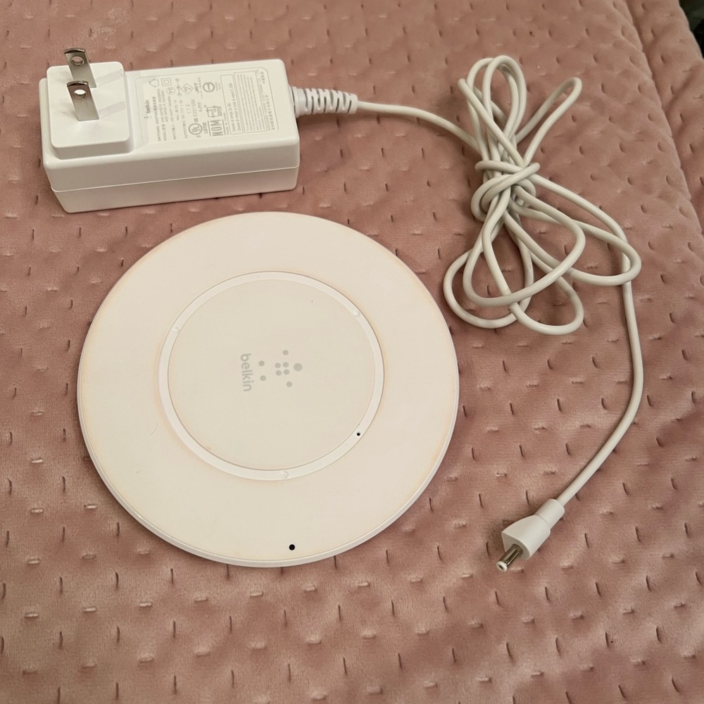 Belkin white wireless charger pad